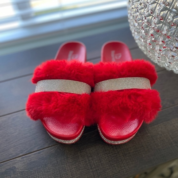 I.D. Required Faux Fur & Rhinestones RED Platform Slides Sz 8 - Picture 13 of 14